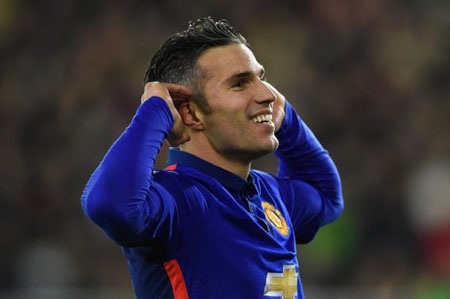 Van Persie “may mắn” thoát án trảm của Van Gaal - 1 Van Persie thoát án trảm của Van Gaal