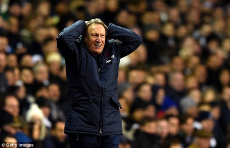 Premier League mùa này đã có HLV đầu tiên bị mất việc - 1 Neil Warnock trở thành HLV đầu tiên bị sa thải ở Premier
League