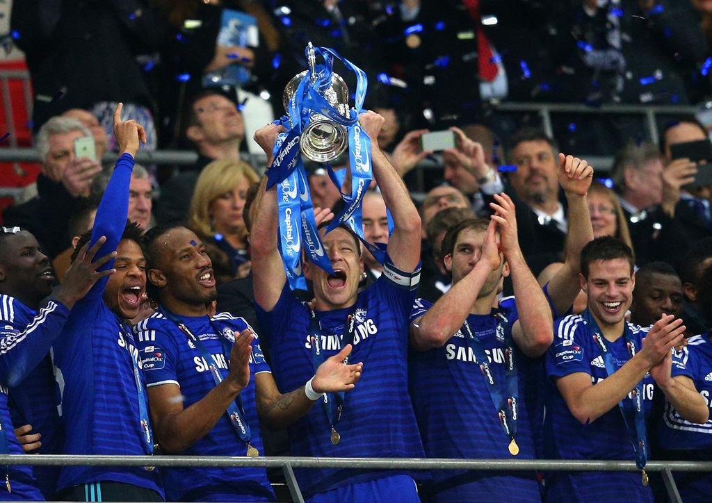 Chelsea vỡ òa đón nhận danh hiệu đầu tiên dưới thời Mourinho - 2 Khoảnh khắc Terry giương cao chức vô địch, khiến cả SVĐ Wembley vỡ òa trong niềm vui