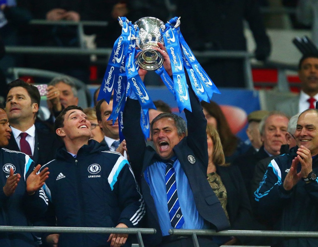 Chelsea vỡ òa đón nhận danh hiệu đầu tiên dưới thời Mourinho - 4 HLV Mourinho ăn mừng danh hiệu đầu tiên trong lần thứ 2 trở lại Chelsea