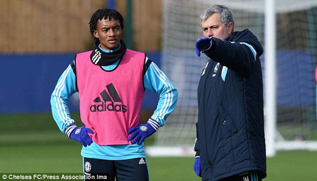 Miệt mài tập luyện, Juan Cuadrado sẵn sàng ra mắt Chelsea - 2 HLV Mourinho hướng dẫn tận tình Juan Cuadrado