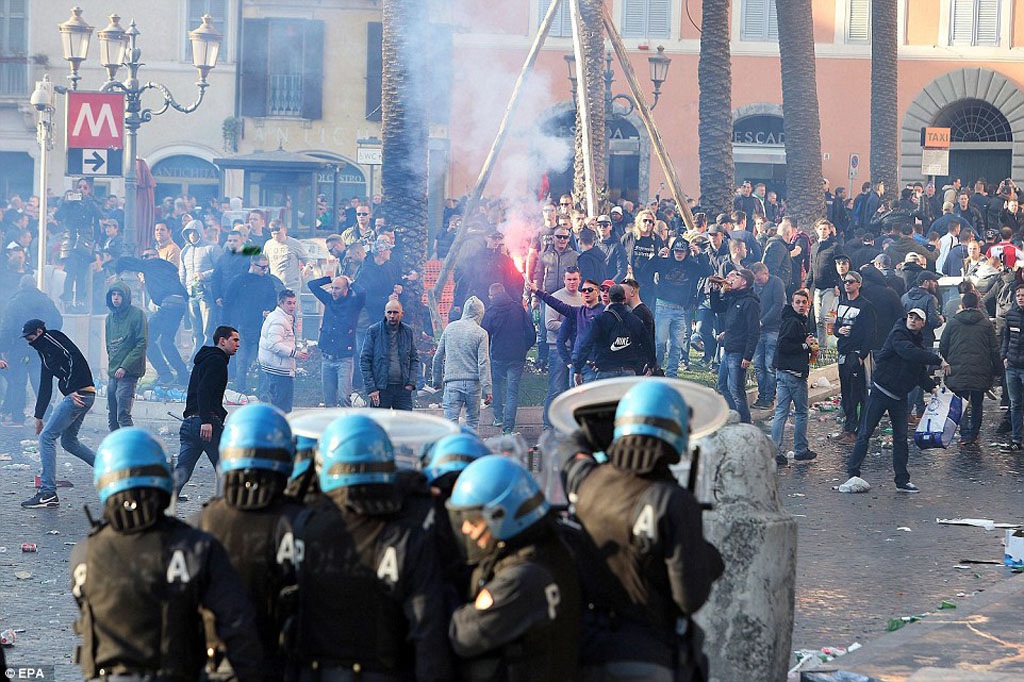 Cảnh sát Roma đã dùng biện pháp mạnh trấn áp kẻ quá khích