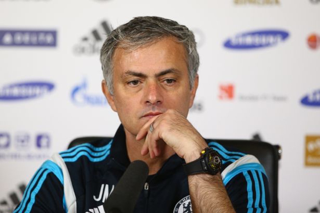 Mourinho coi vô địch League Cup hơn Champions League - 1 HLV Mourinho coi trọng chức vô địch League Cup