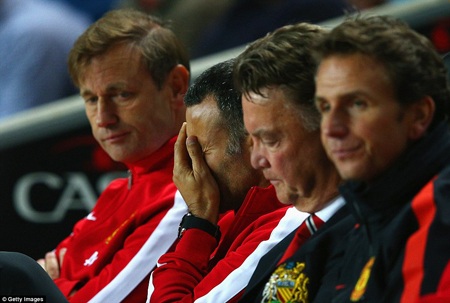 Van Gaal lo sợ “ác mộng MK Dons” lặp lại - 1 Van Gaal bị ám ảnh bởi thất bại trước MK Dons