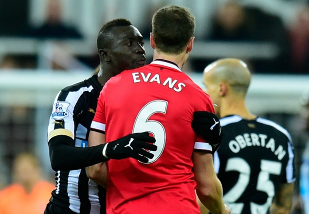 Evans và Cisse phải đối diện với án phạt nặng