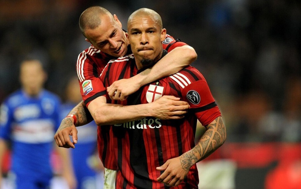 “Máy chém” De Jong cứu AC Milan thoát thua - 1 De Jong
mang về 1 điểm cho AC Milan