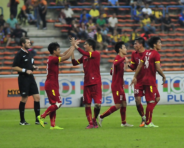 Nhìn lại những tuyệt phẩm của U23 Việt Nam trước Malaysia - 1 Đội U23 Việt Nam ăn mừng bàn thắng vào lưới Malaysia