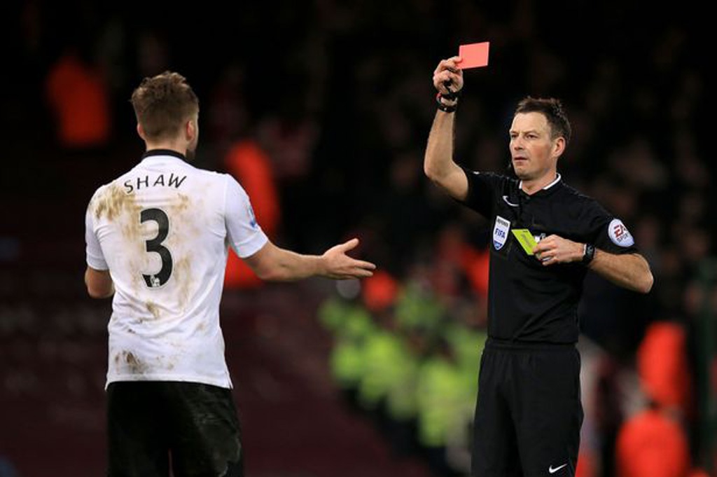 Trọng tài mang họa cho MU ở trận derby Manchester? - 1 Trọng tài