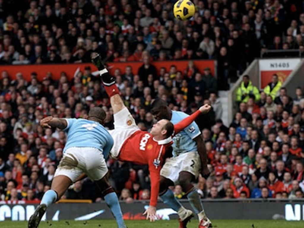 Derby Manchester: Giờ là lúc MU cần Rooney nhất! - 2 CĐV MU hy vọng Wayne Rooney sẽ ghi bàn vào lưới Man City