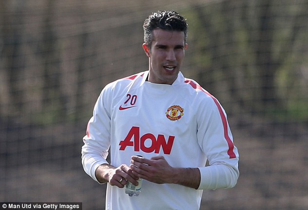 MU sẵn sàng chi tiền để Van Persie ra đi