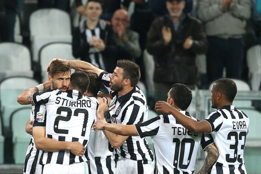 Tevez rực sáng, Juventus chạm tay vào chức vô địch - 1 Juventus tiến rất gần tới chức vô địch