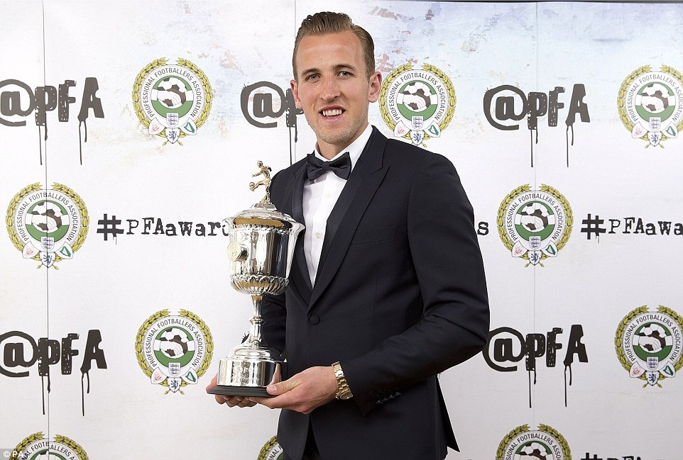 Eden Hazard được vinh danh xuất sắc nhất Premier League - 2 Harry Kane nhận giải Cầu thủ trẻ xuất sắc nhất