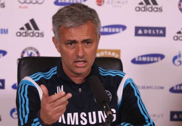 Mourinho chế giễu Wenger trước thềm đại chiến - 1 Mourinho phản pháo Wenger trong buổi họp báo