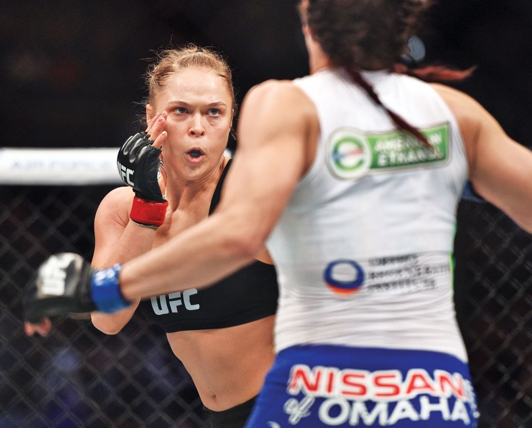 Ronda Rousey - Nữ hoàng của môn thể thao “hung bạo” nhất - 2 Sau ánh hào quang của Ronda Rousey là cuộc sống đầy... ẩn
khuất