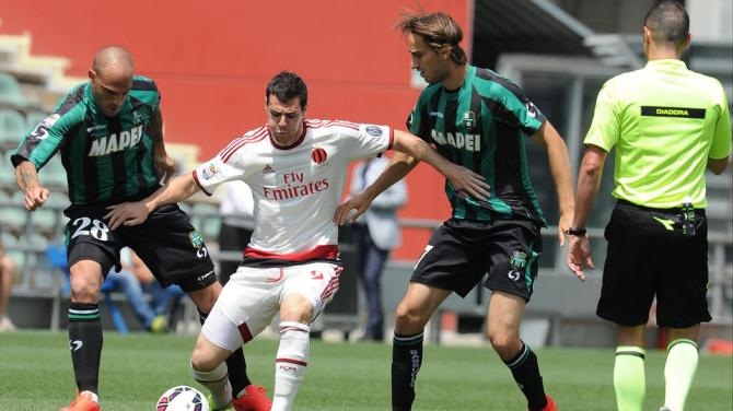 AC Milan thúc thủ đau đớn dưới tay “hung thần” - 1 AC Milan vỡ
mộng dự cúp châu Âu sau thất bại trước Sassuolo