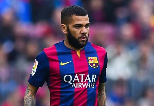 Daniel
Alves ở lại Barcelona