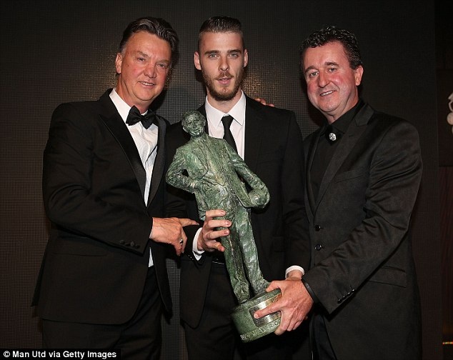 De Gea nhận giải Cầu thủ xuất sắc nhất MU - 1 De Gea nhận giải Cầu thủ xuất sắc nhất MU