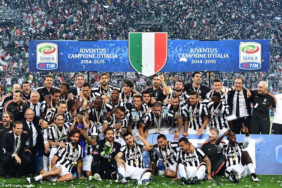 Juventus đả bại Napoli trong ngày giương cao Scudetto - 1 Juventus
giương cao chức vô địch Serie A