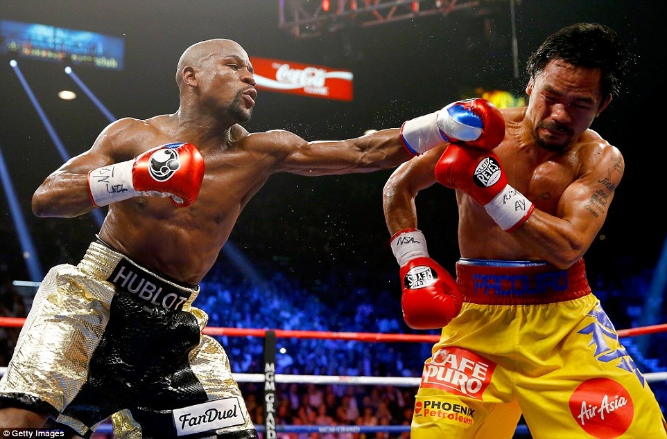 Pacquiao chấn thương, Mayweather ấn định ngày treo găng - 1 Manny Pacquiao bị chấn thương vai phải trước đại chiến với Mayweather
