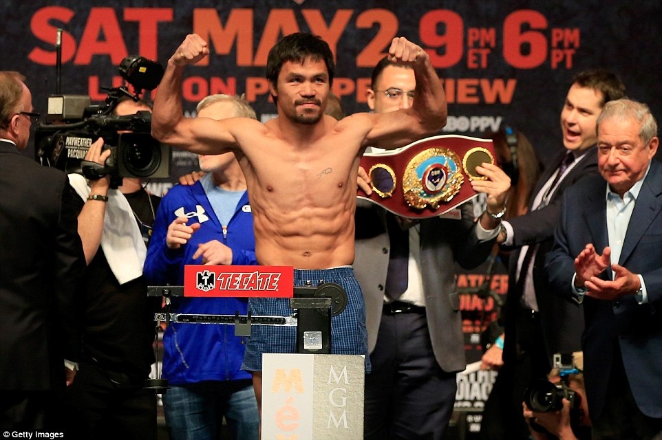Mayweather và Pacquiao “căng thẳng” trước đại chiến - 3 Trong khi đó, Pacquiao nặng 65,7 kg