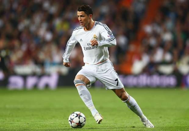Cổ động viên gọi tên Messi, chọc tức C.Ronaldo - 1 C.Ronaldo chịu sự chỉ trích trong thời gian qua