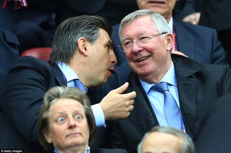Chùm ảnh: Sevilla vỡ òa trong niềm vui vô địch - 3 Sir Alex cũng tới theo dõi trận đấu này