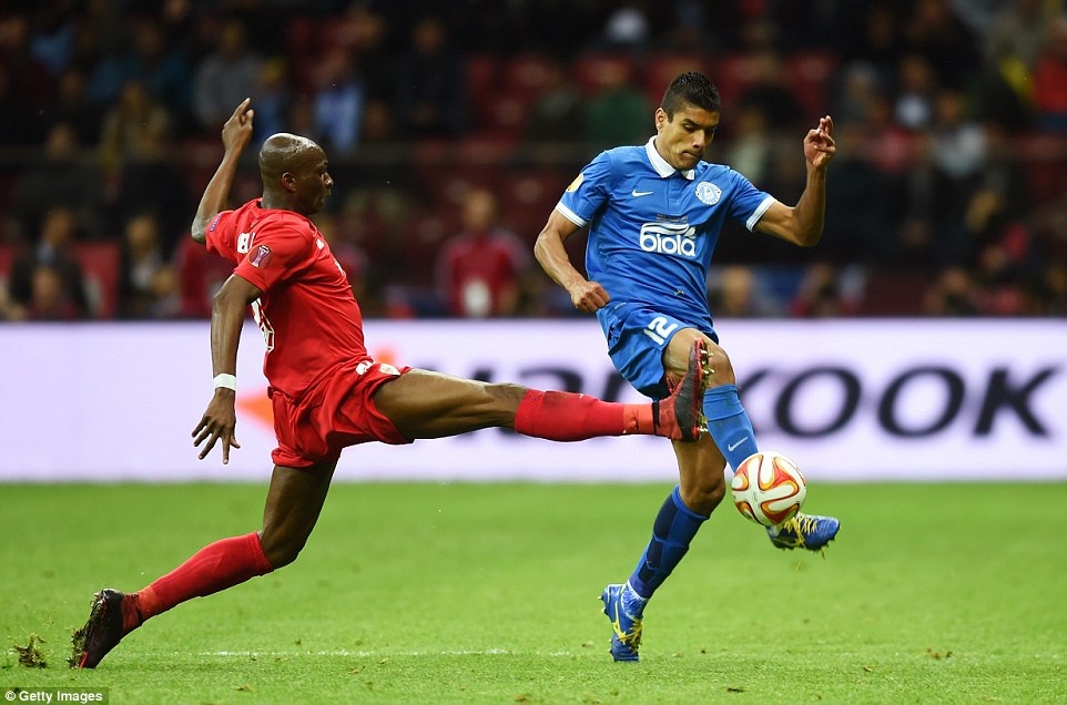 Chùm ảnh: Sevilla vỡ òa trong niềm vui vô địch - 4 Trận đấu diễn ra khá máu lửa