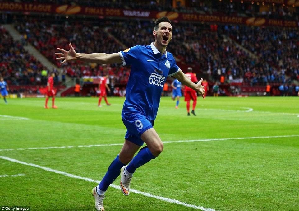 Chùm ảnh: Sevilla vỡ òa trong niềm vui vô địch - 5 Cựu tiền đạo của Blackburn, Kalinic ghi bàn mở tỷ số từ sớm
cho Dnipro