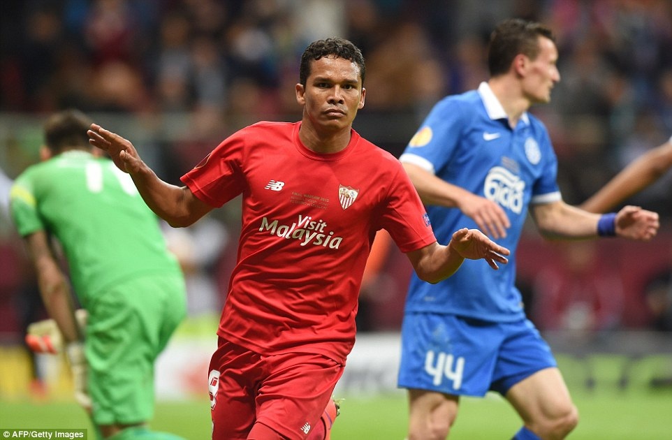 Chùm ảnh: Sevilla vỡ òa trong niềm vui vô địch - 9 Người hùng Bacca ghi bàn quyết định giúp Sevilla chiến thắng