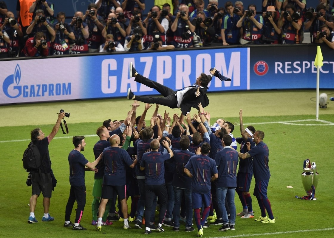 Chùm ảnh: Barcelona vỡ òa ăn mừng chức vô địch Champions League - 10 HLV Luis
Enrique tái hiện thành tích ăn 3 của Guardiola