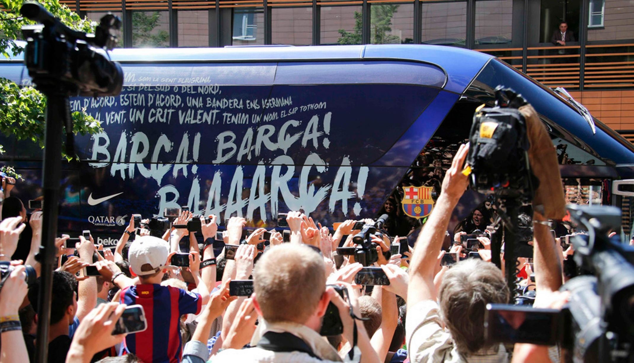 Barcelona, Juventus đổ bộ xuống Berlin - 5 Rất nhiều
CĐV có mặt để chào đón Barcelona