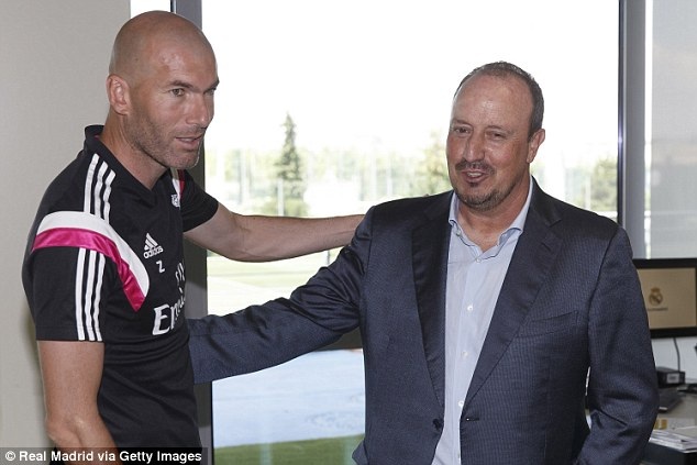 Rafa Benitez bật khóc ngày ra mắt Real Madrid - 6 Gặp gỡ HLV đội trẻ, Zidane