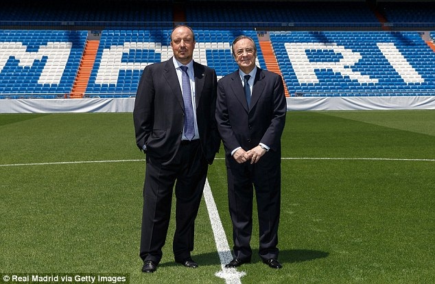 Rafa Benitez bật khóc ngày ra mắt Real Madrid - 8 HLV Rafa Benitez xuống sân Bernabeu