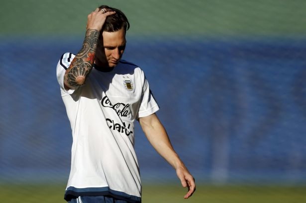 Đội CH Ailen nhận tiền để không “chặt chém” Messi? - 1 LĐBĐ CH
Ailen phủ nhận được tiền để không “chém” Messi