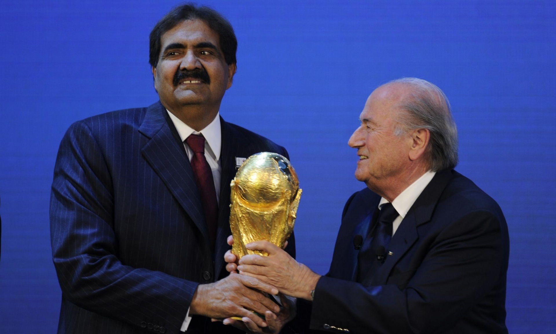 FBI điều tra, World Cup 2018 và 2022 trước nguy cơ chọn lại chủ nhà - 1 FIFA bị điều
tra quá trình bầu cử đăng cai World Cup 2018, 2022