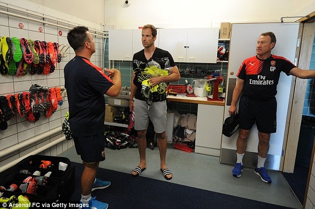 Petr Cech lần đầu tập luyện, sẵn sàng ra mắt Arsenal - 1 H.Long