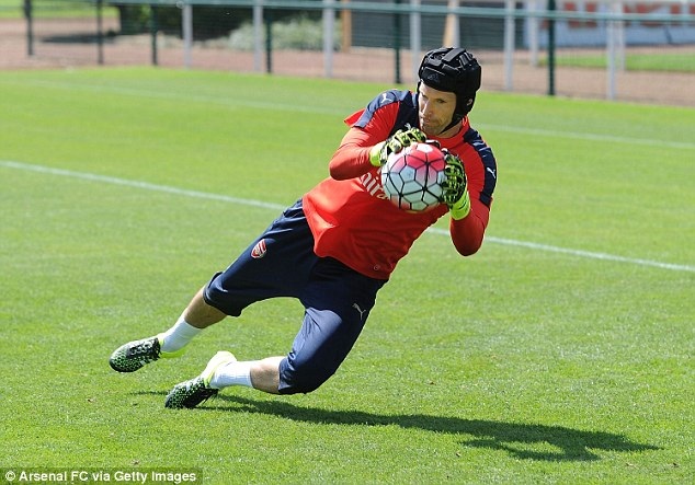 Petr Cech lần đầu tập luyện, sẵn sàng ra mắt Arsenal - 3 H.Long