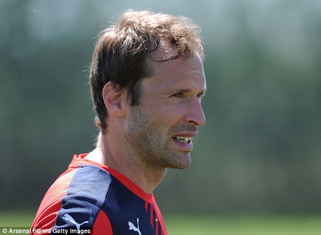 Petr Cech lần đầu tập luyện, sẵn sàng ra mắt Arsenal - 8 H.Long