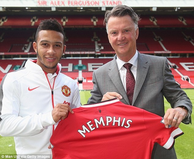 MU chính thức ra mắt Memphis Depay - 2 H.Long