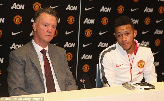 MU chính thức ra mắt Memphis Depay - 3 H.Long