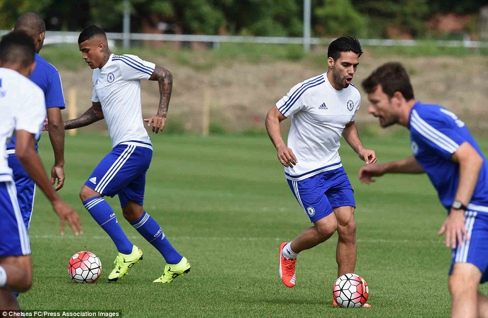 Falcao hăng hái tập luyện, sẵn sàng ra mắt Chelsea - 5 H.Long