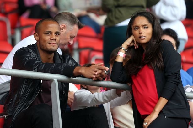 Đội trưởng Kompany không cùng Man City sang Việt Nam - 1 Kompany phải
về Bỉ để chăm vợ đẻ