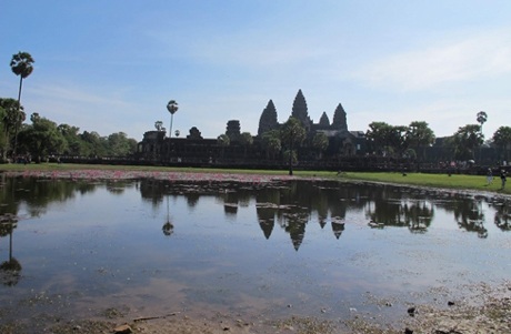 Rất đông du khách muốn khám phá khu di sản Angkor Wat.