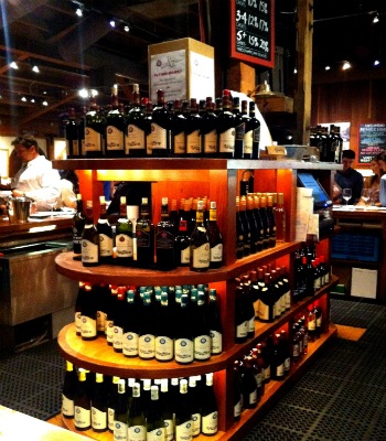 Phòng thử rượu với đủ loại rượu từ bình dân đến cao cấp cho bạn thỏa thê 