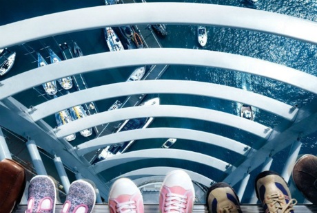 Hồ bơi trên tầng thượng tại khách sạn Marina Bay Sands ở Singapore