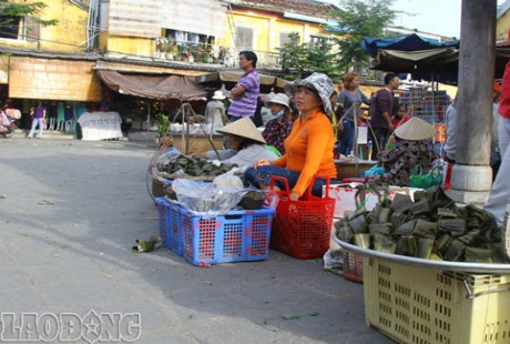 Hội An và những món ăn vặt “khó cưỡng” - 12 Bánh ít lá gai Cù Lao Chàm cũng được đưa vào tận phố cổ