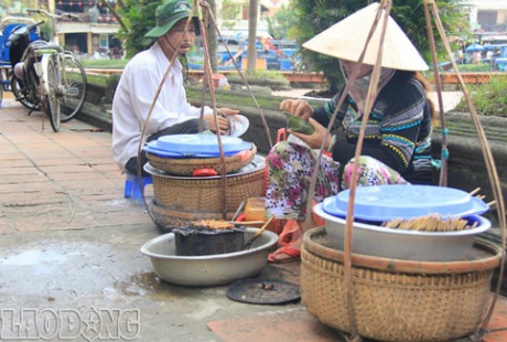 Hội An và những món ăn vặt “khó cưỡng” - 3 Chuẩn bị hàng cho buổi bán