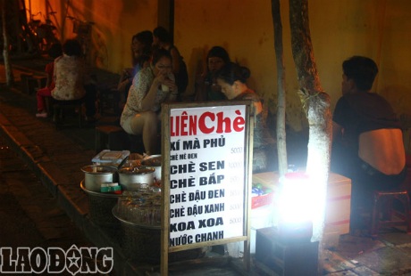 Hội An và những món ăn vặt “khó cưỡng” - 7 Đi đâu cũng có chè, và chè mè đen (xí mà phù) là một nét riêng của Hội An