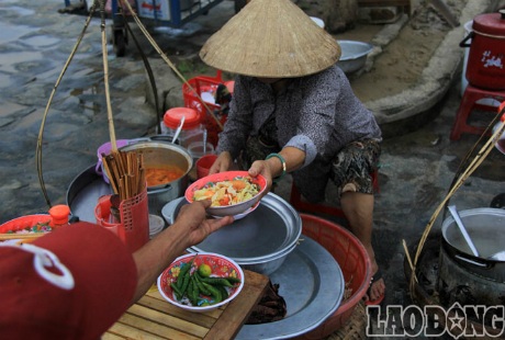 Hội An và những món ăn vặt “khó cưỡng” - 17 Mỳ quảng Hội An luôn hấp dẫn thực khách