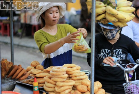 Hội An và những món ăn vặt “khó cưỡng” - 20 Bánh chuối chiên với cơm dừa, khoai lang cũng khiến du khá